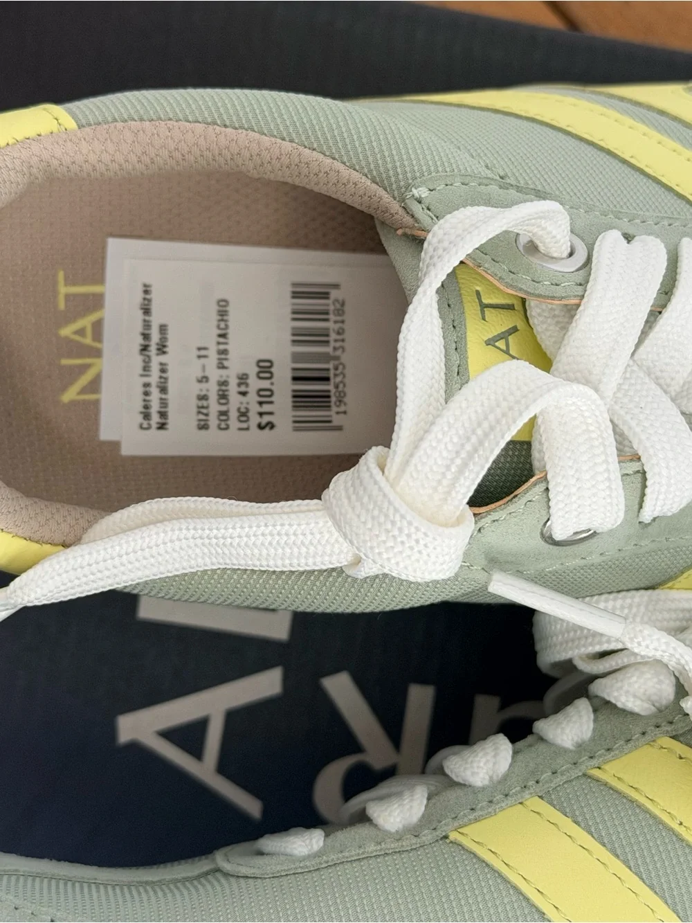 New Women’s Naturalizer Sneakers  size 5